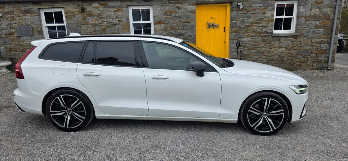 Volvo V60 2021 R DESIGN T6 350BHP - Image 6