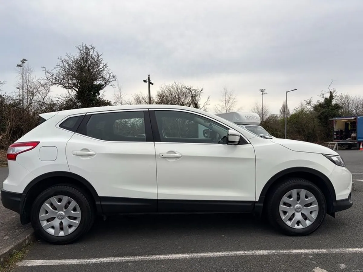 2017 Nissan Qashqai - Image 2