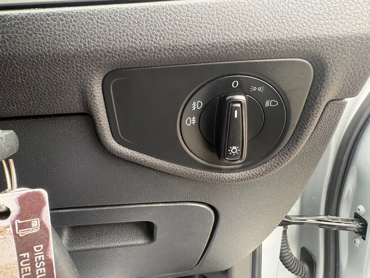 Volkswagen Touran 2018 - Image 2