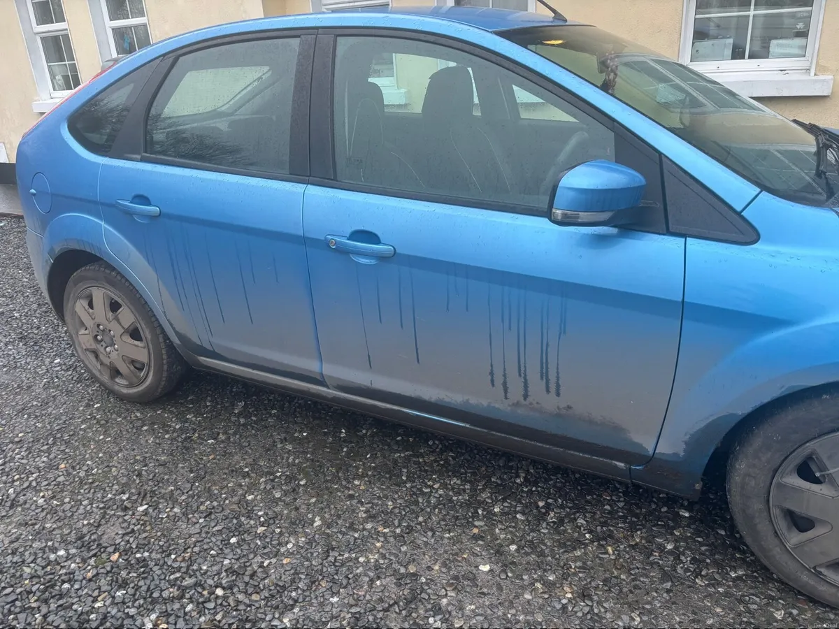 Ford Focus 2010 - Image 2