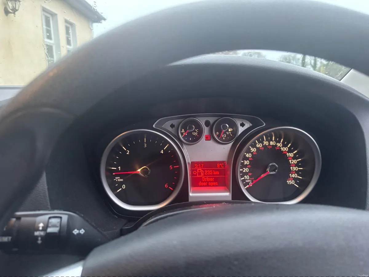 Ford Focus 2010 - Image 1