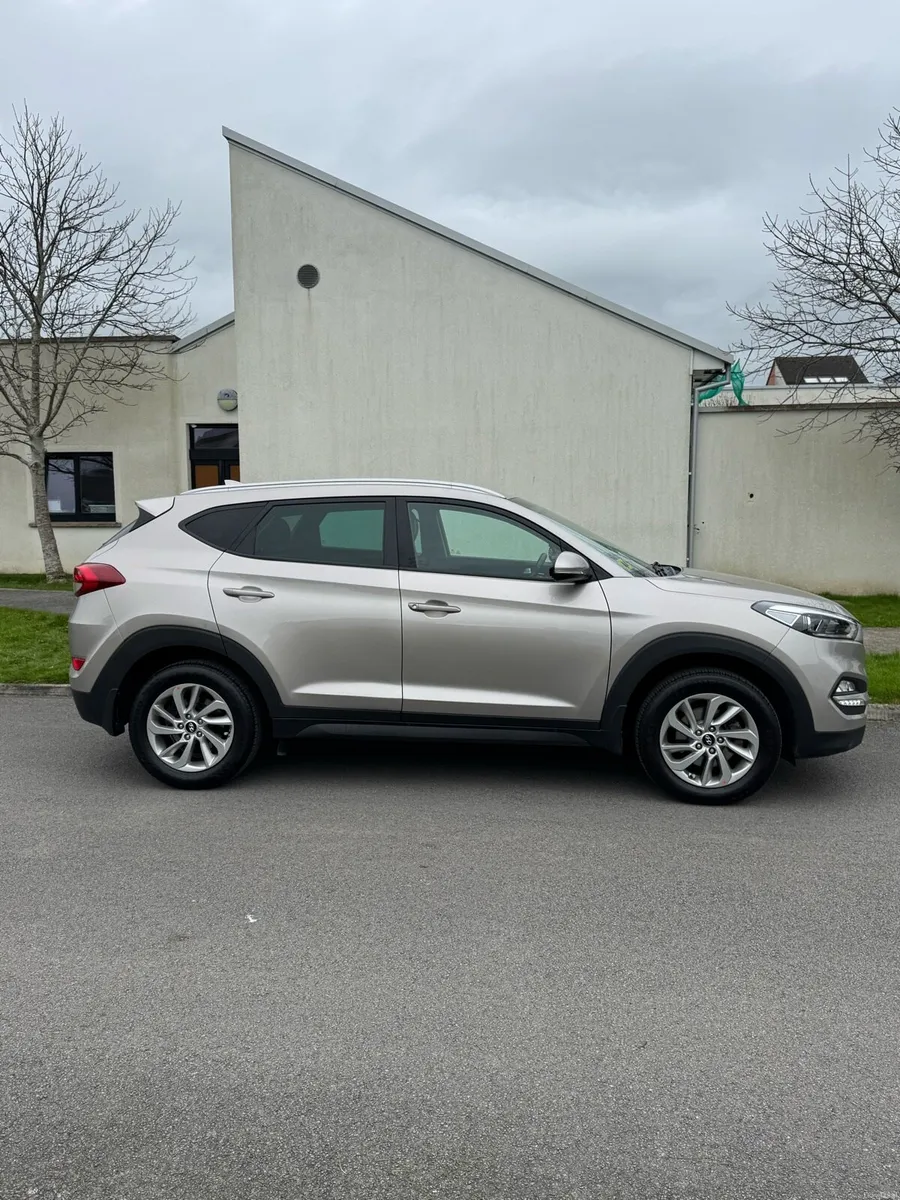 Hyundai Tucson Huge Spec Low KM - Image 3