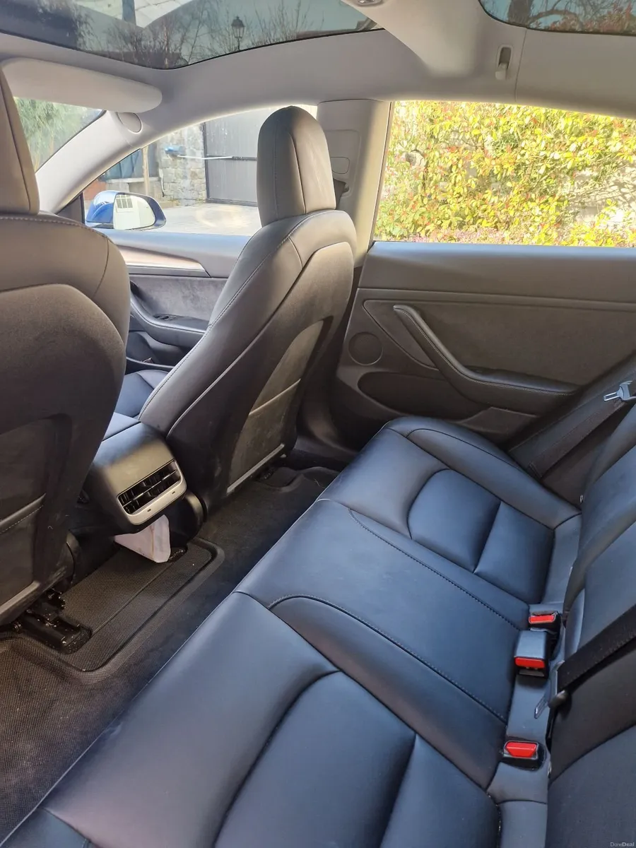 Tesla Model 3 2023 - Image 4