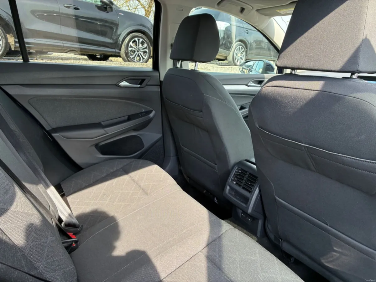 Volkswagen Golf DSG 1.0 LIFE TSI MHEV 110 BHP - Image 6