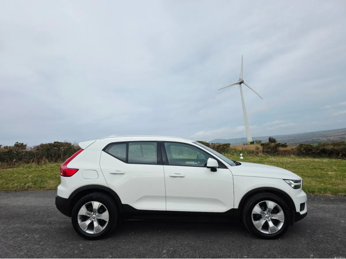 Volvo XC40 D3 MOMENTUM AT 5DR AUTO - Image 2