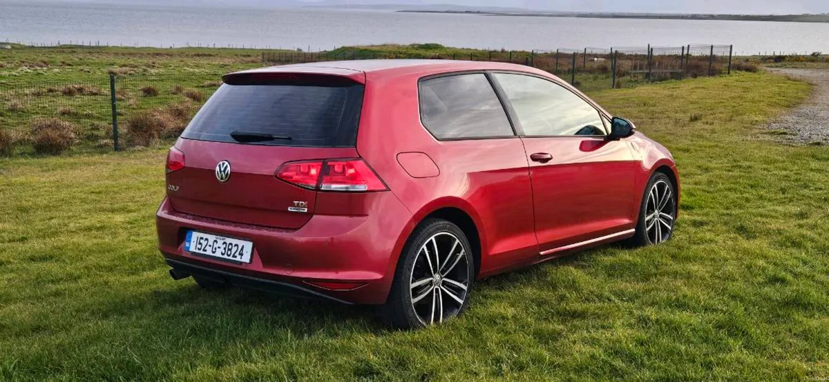 2015 Volkswagen Golf - Image 2