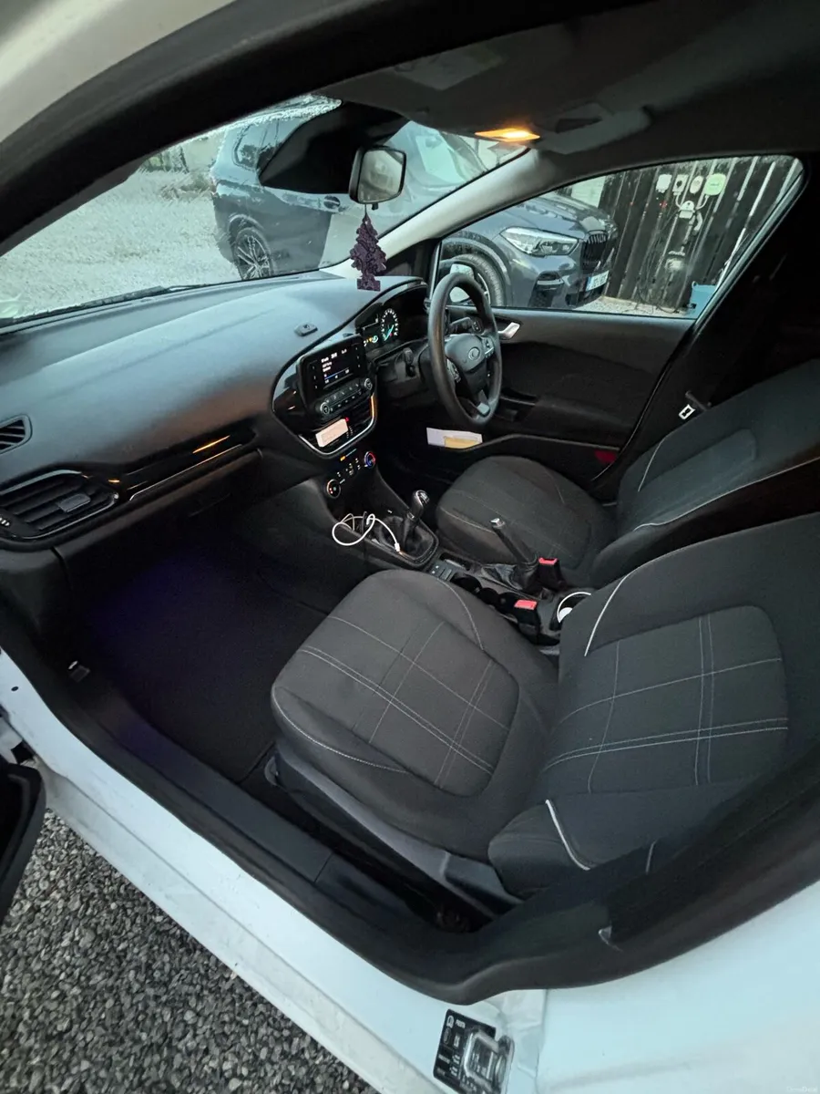 2018 Ford Fiesta - Image 3