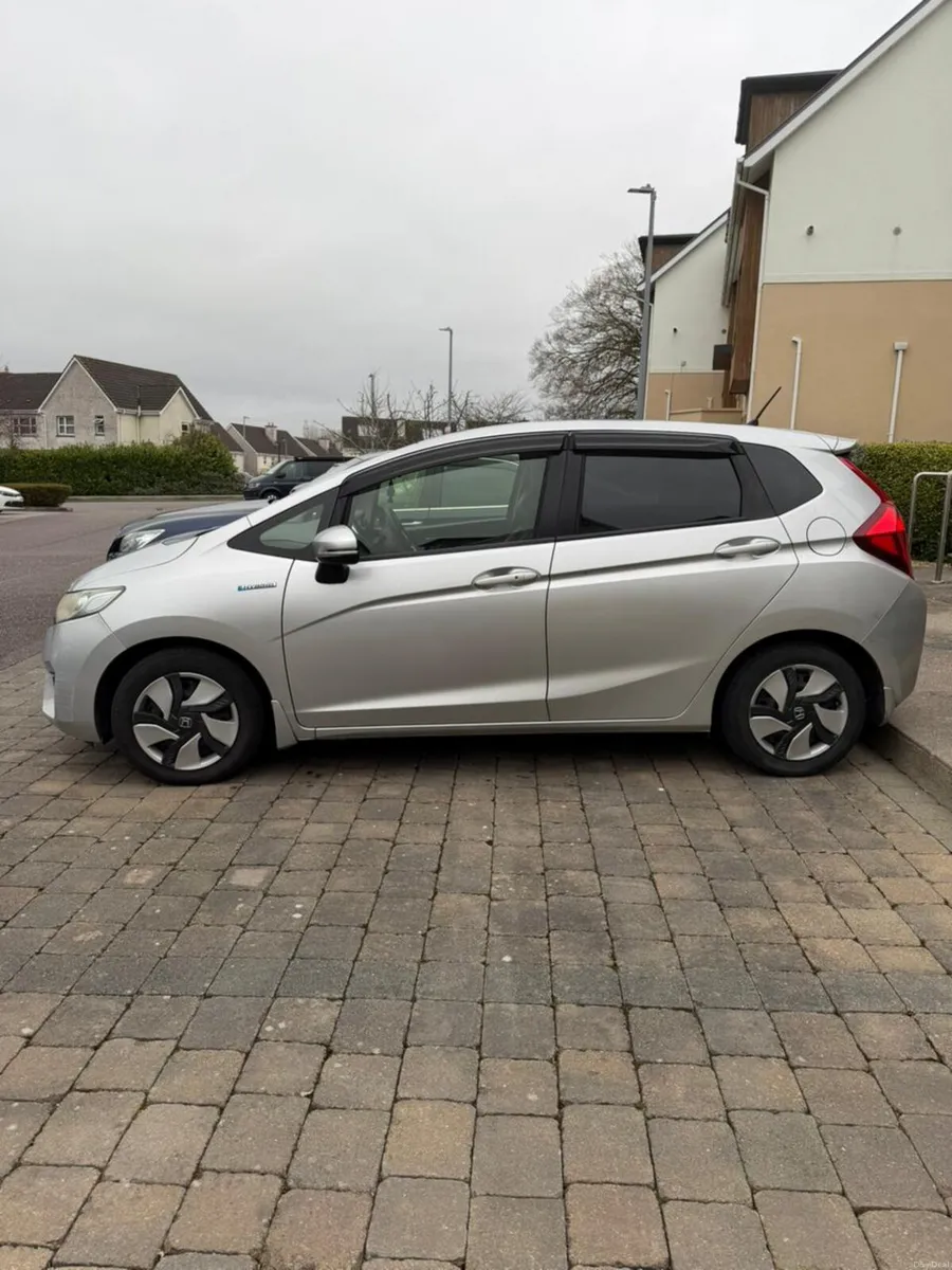 Honda Fit 2015 hybrid automatic - Image 3
