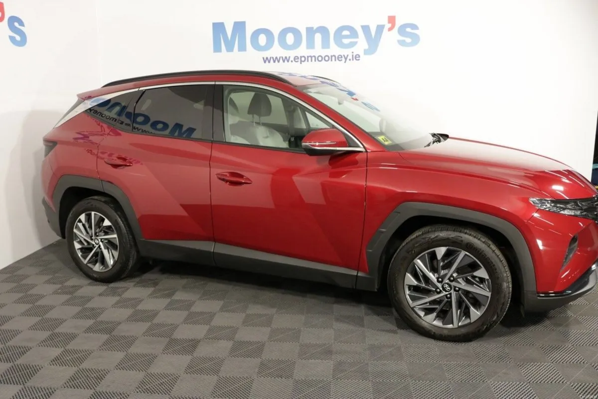 Hyundai Tucson EXECUTIVE PLUS 1.6L DIESEL SUV - Image 3