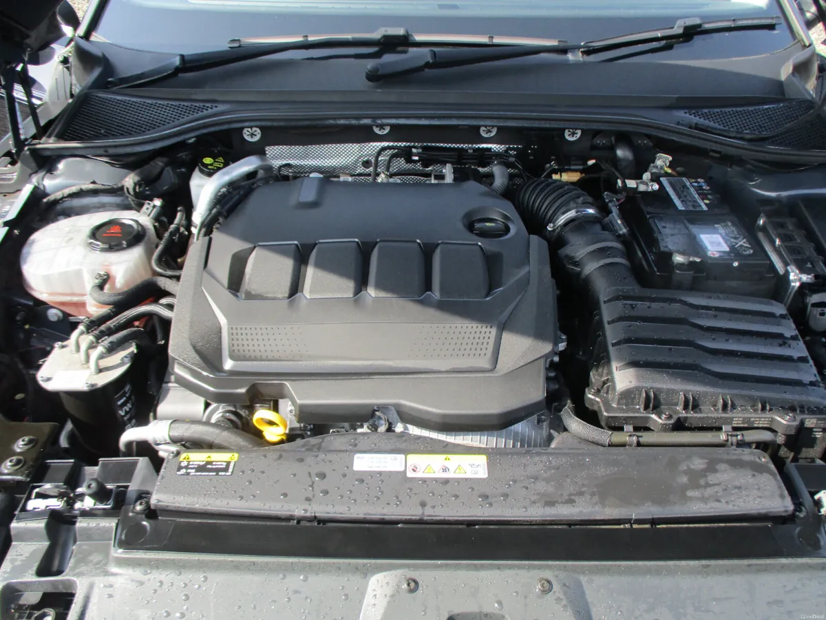 Volkswagen Golf 20161.6 TDI 5DOOR LOUNGE LOW KMS - Image 2