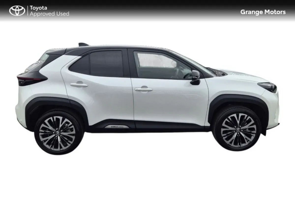 Toyota Yaris Cross 1.5 HYBIRD SOL BI-TONE - Image 3