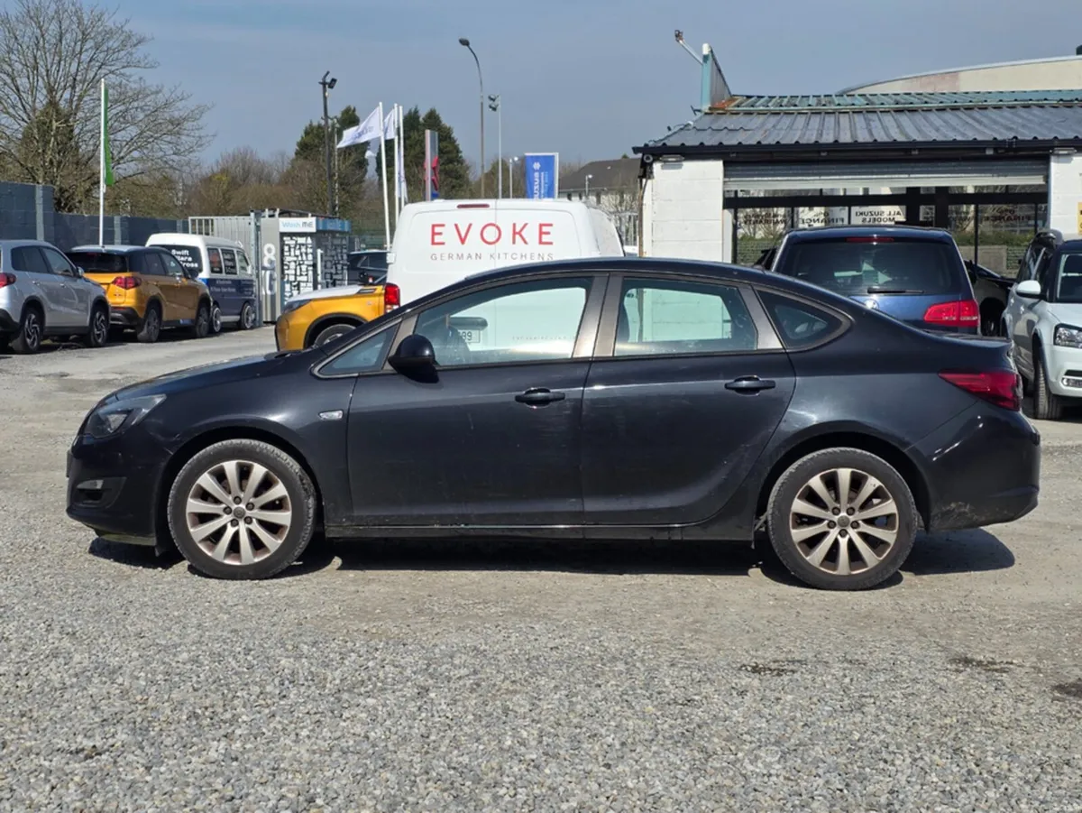 Opel Astra SC 1.4 I 100PS 4DR - Image 4