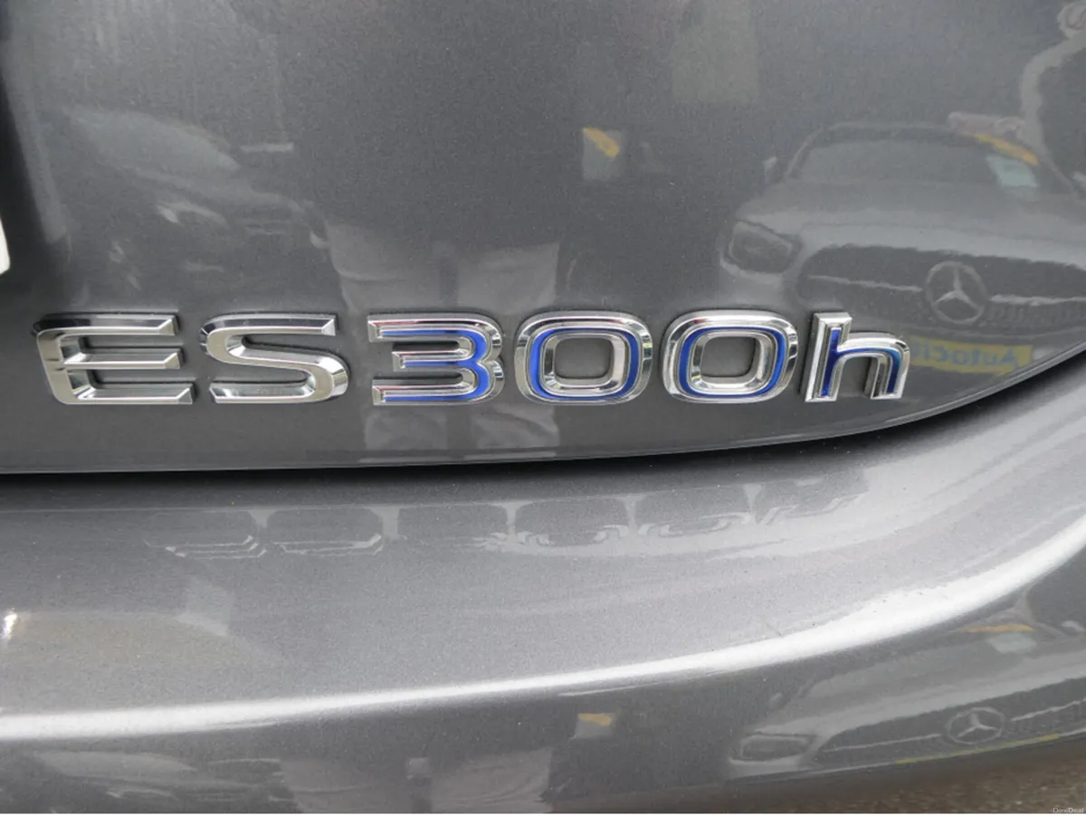 Lexus ES DYNAMICS HYBRID AUTO - Image 2