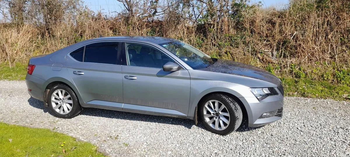 Skoda Superb 2015 - Image 1