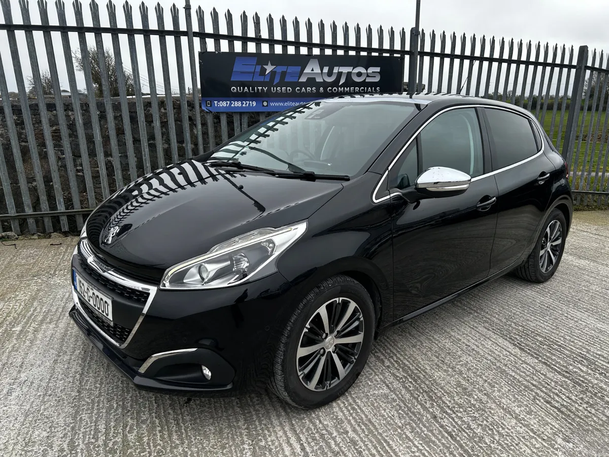 Peugeot 208 Allure 1.2 2016 Panoramic roof - Image 2