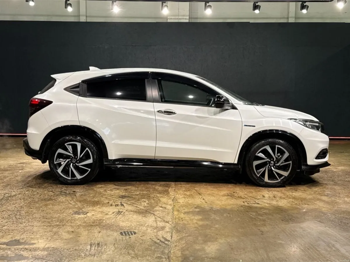 Honda Vezel RS EDITION - HYBRID - HALF BLACK LEATH - Image 3