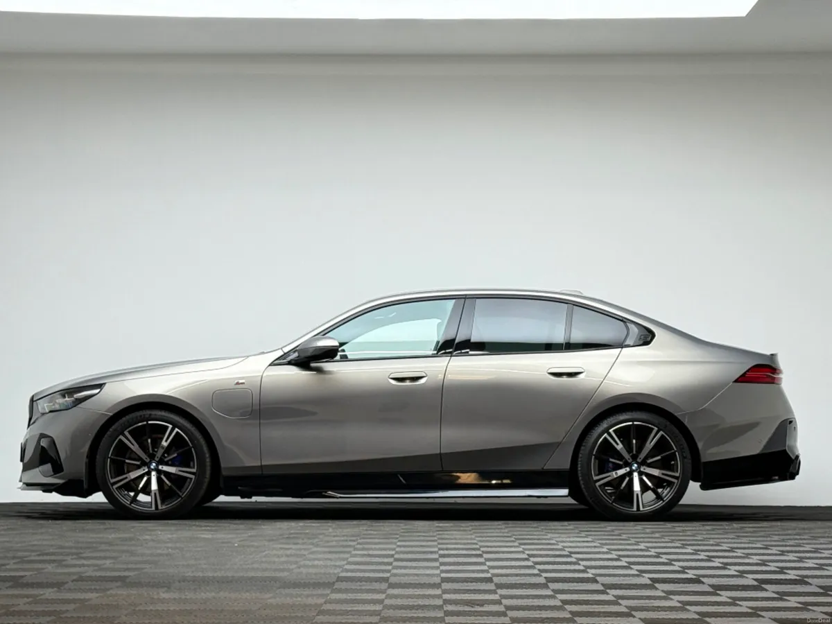 BMW 5-Series 530E M SPORT - Image 4