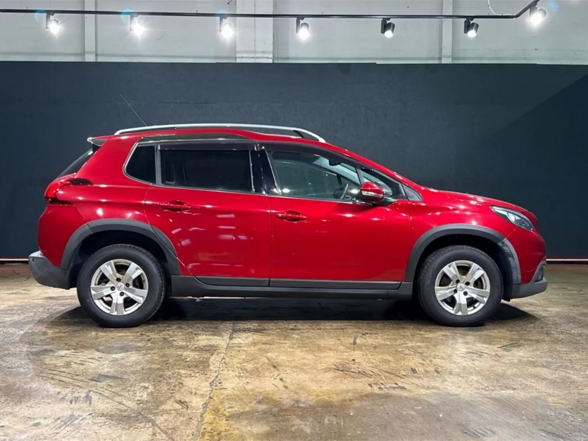 Peugeot 2008 ALLURE EDITION - BLACK HALF LEATHER U - Image 3