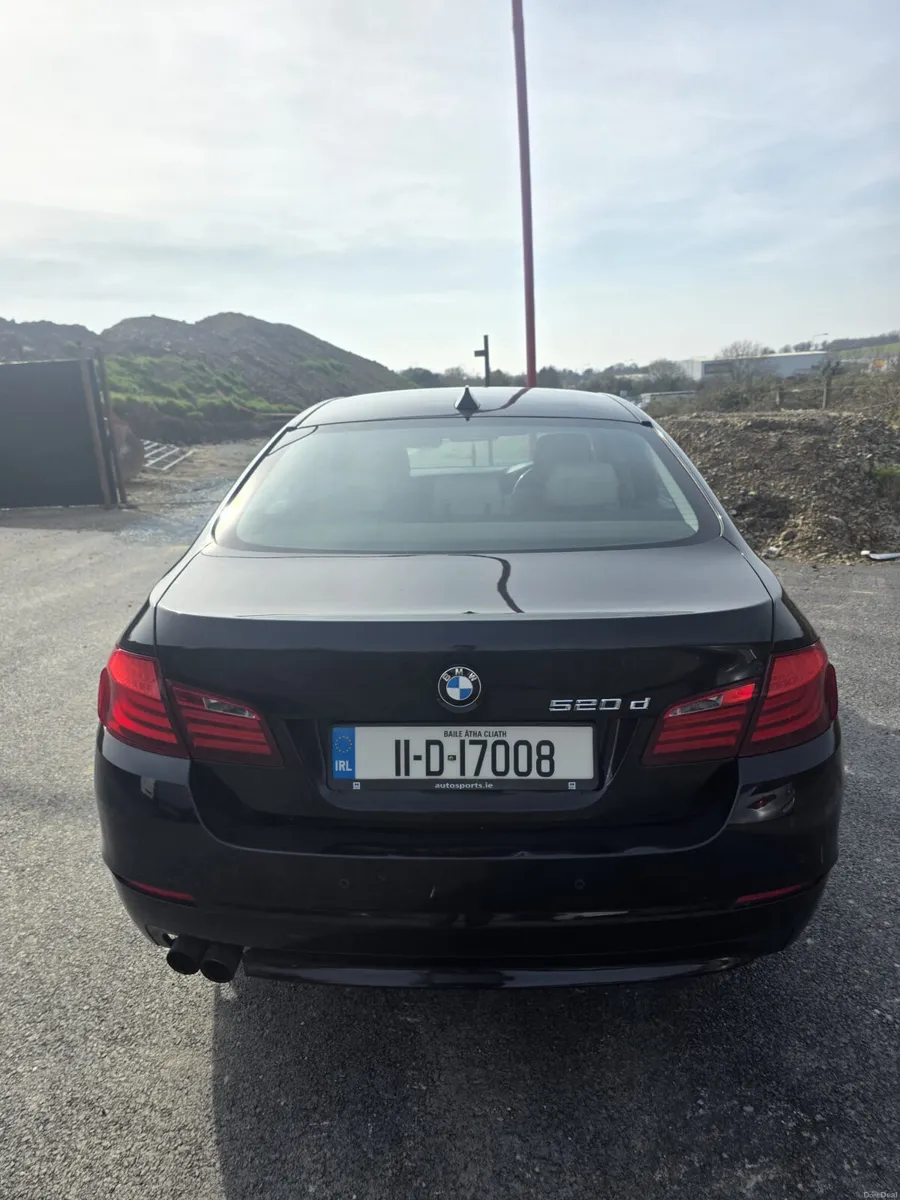 BMW 5-Series - Image 4