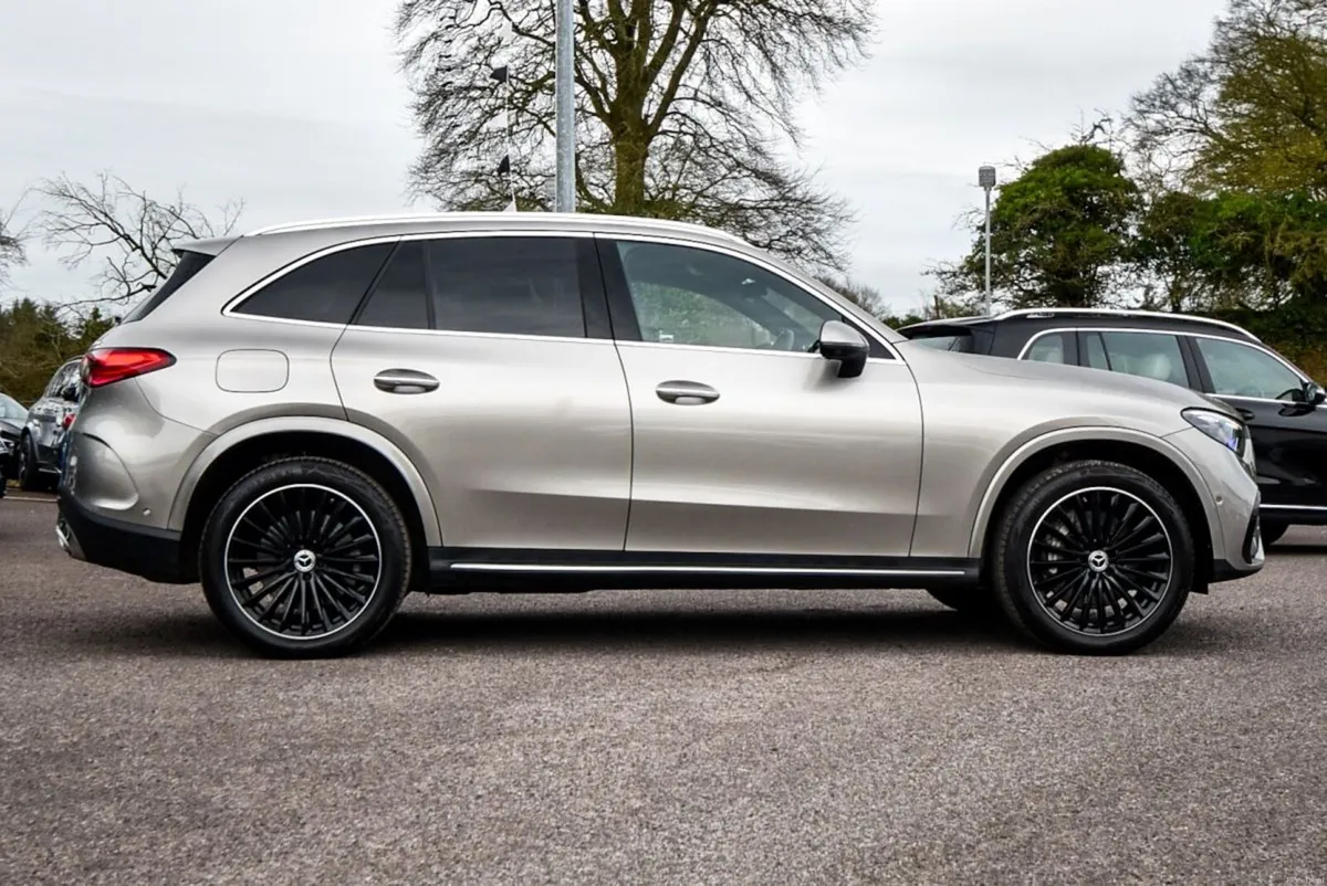 Mercedes-Benz GLC 300de AMG Premium Plus 4Matic 32 - Image 4