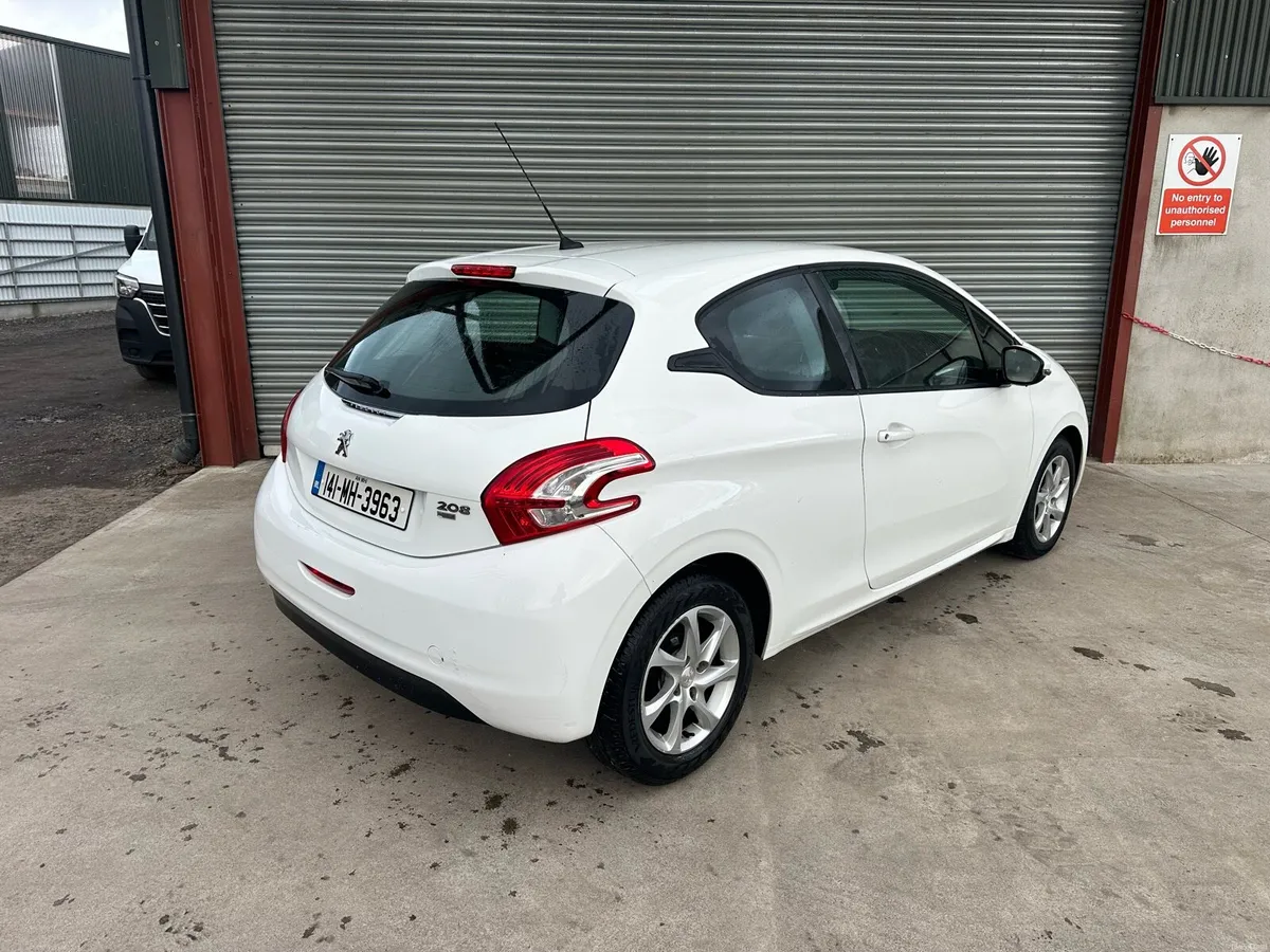 Peugoet 208 - Image 2