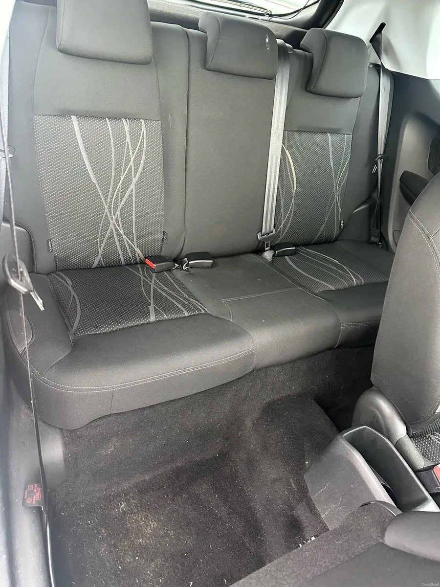 Peugoet 208 - Image 4