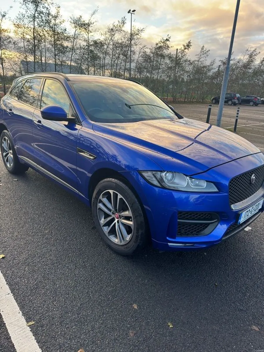 2017 Jaguar F-pace - Image 3