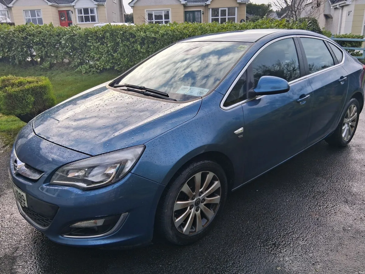 Opel Astra 2015 - Image 1