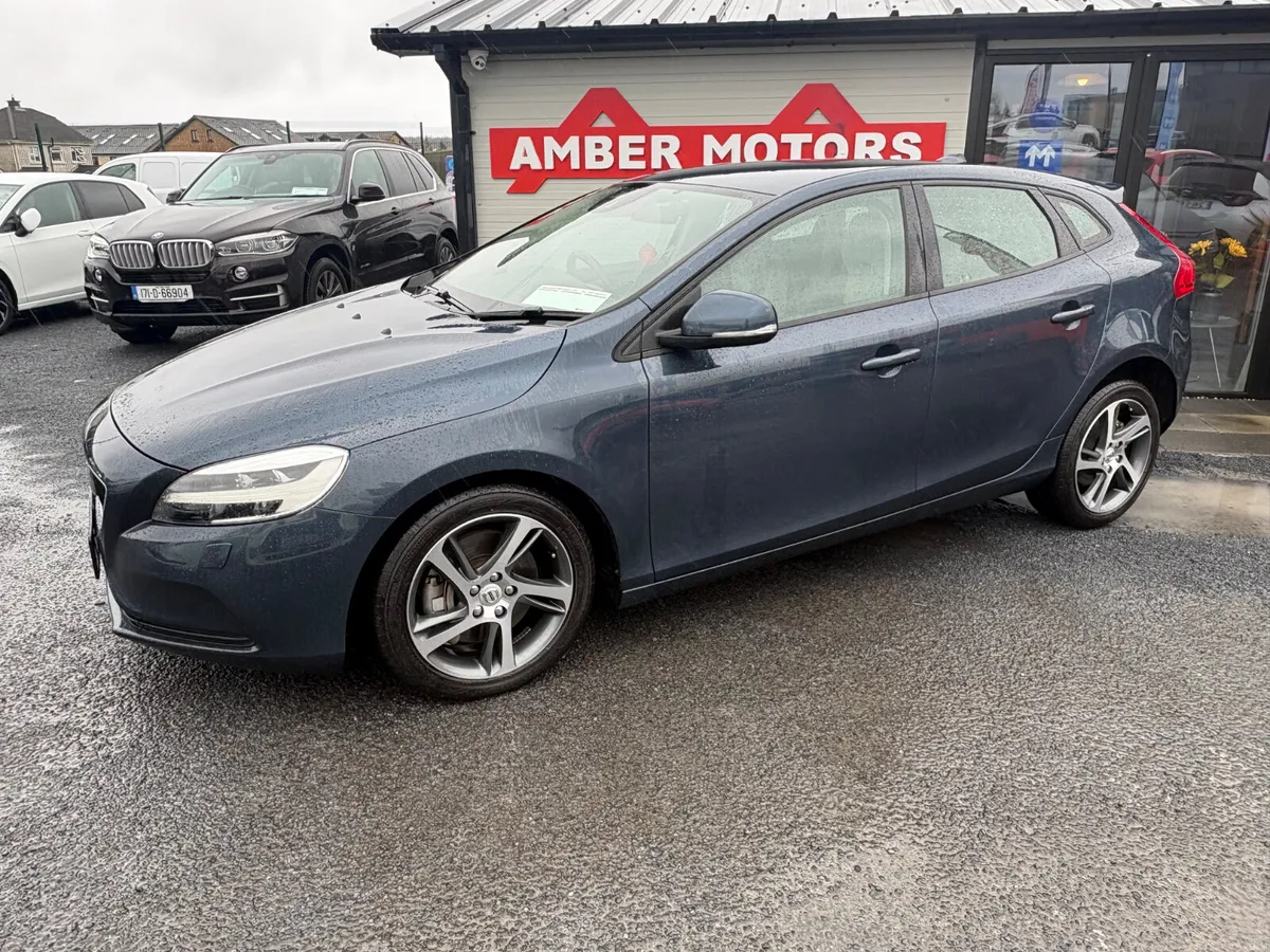 2018 VOLVO V40 D4 MOMENTUM - Image 4