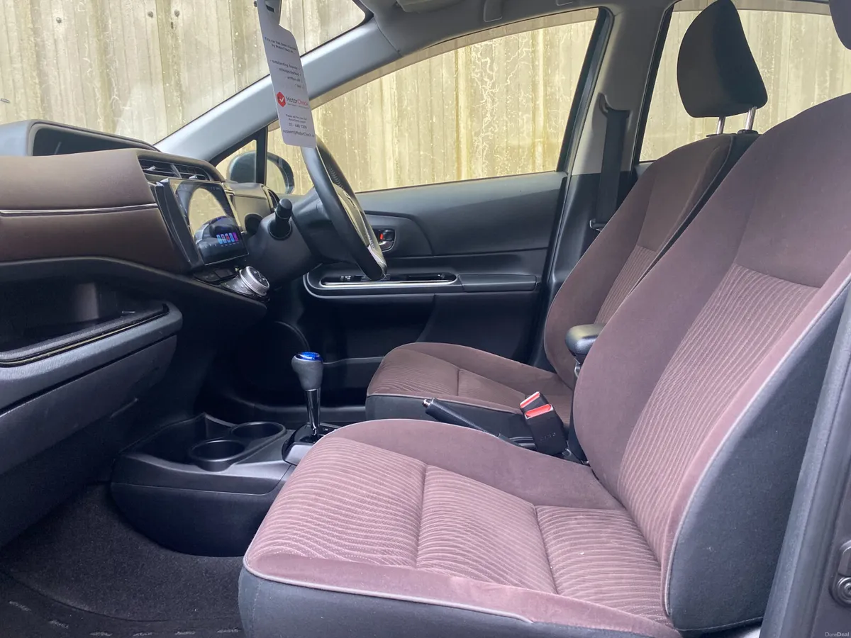 Toyota Aqua 2015//HYBRID//FINANCE AVAILABLE/// - Image 4