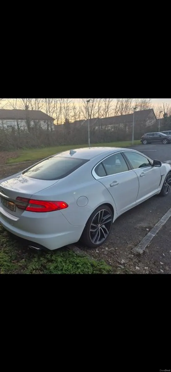 2014 Jaguar Xf - Image 2