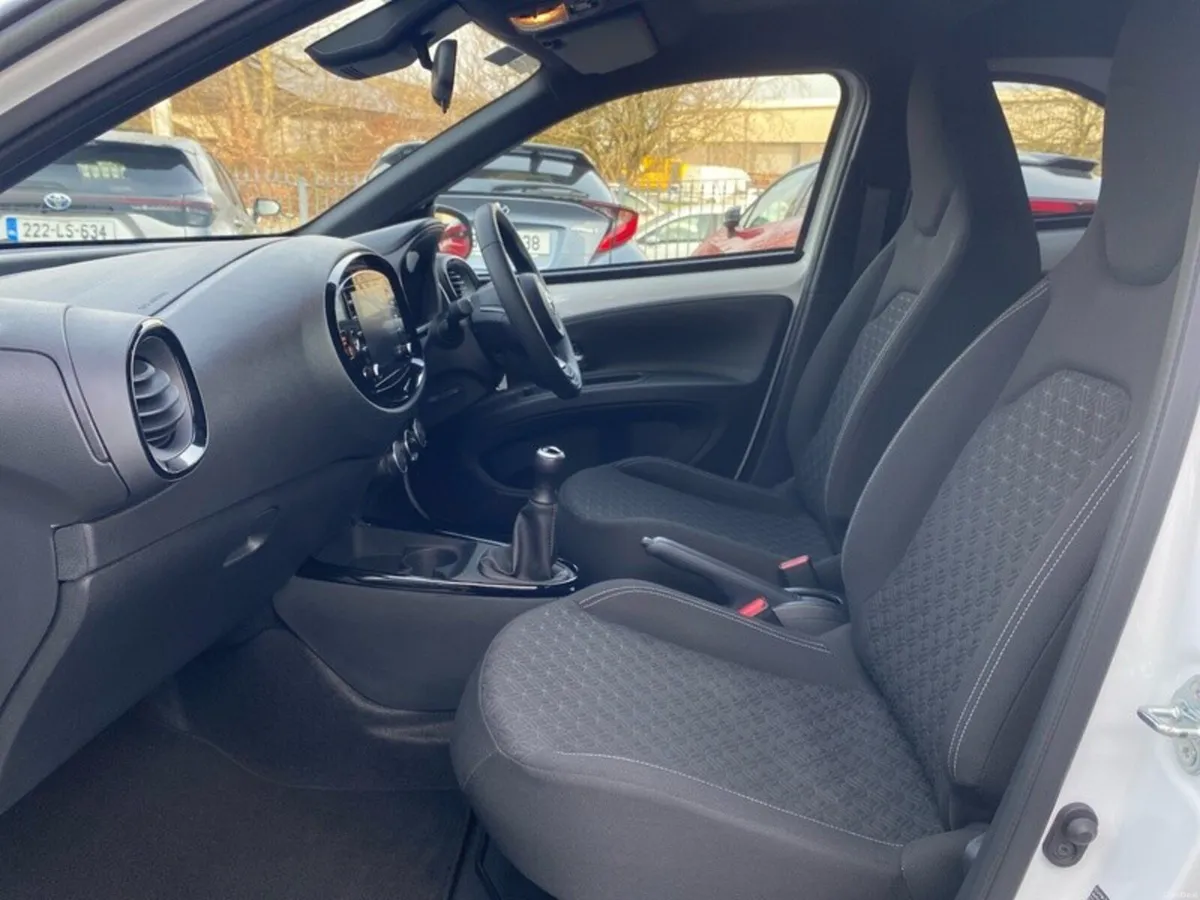 Toyota Aygo X 1.0 DESIGN - Image 6