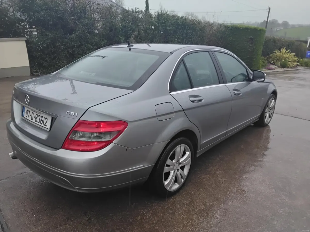 Mercedes benz C 200 - Image 2
