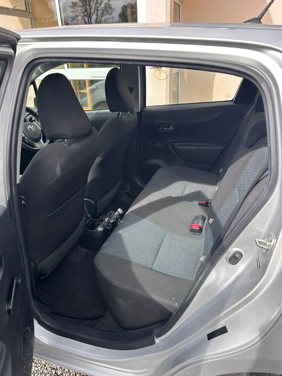 Toyota Yaris 2012 - Image 2