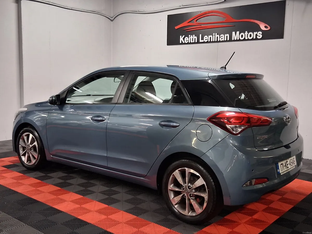 2017 Hyundai i20 **LOW KMS - DELUXE** - Image 3