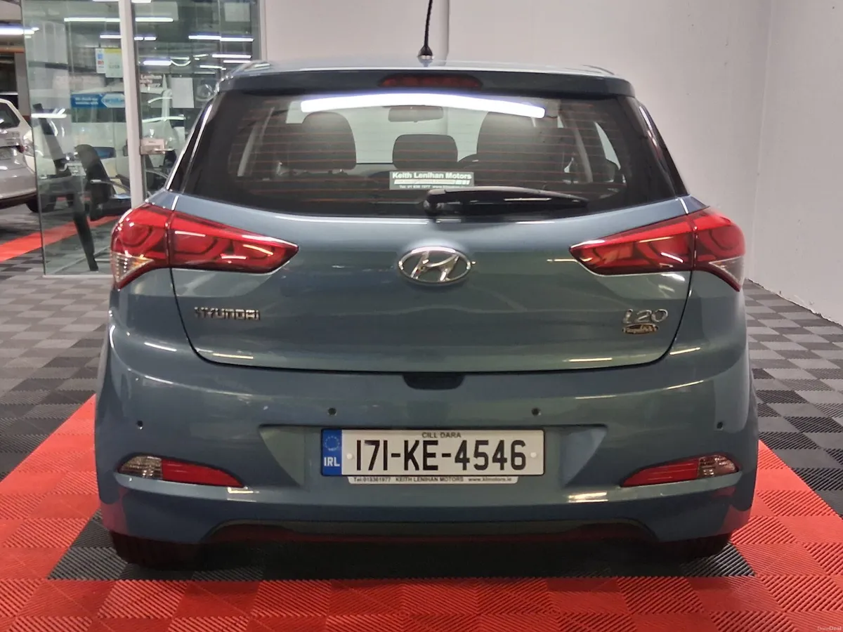 2017 Hyundai i20 **LOW KMS - DELUXE** - Image 4