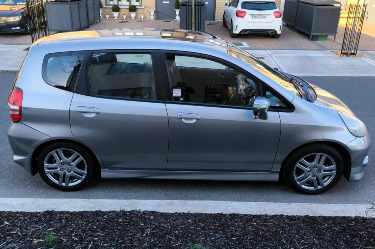 Honda Jazz/Fit Automatic Hi-spec Sunroof - Image 2