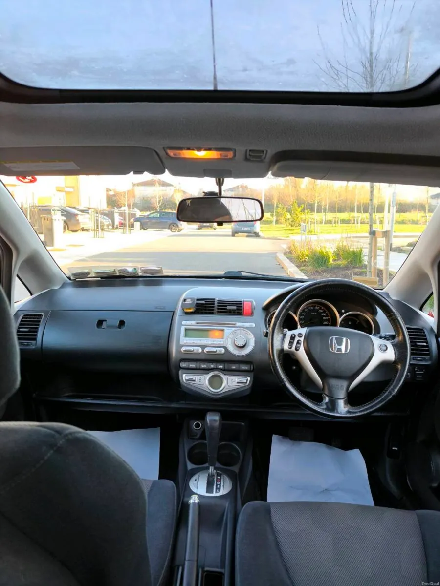 Honda Jazz/Fit Automatic Hi-spec Sunroof - Image 4