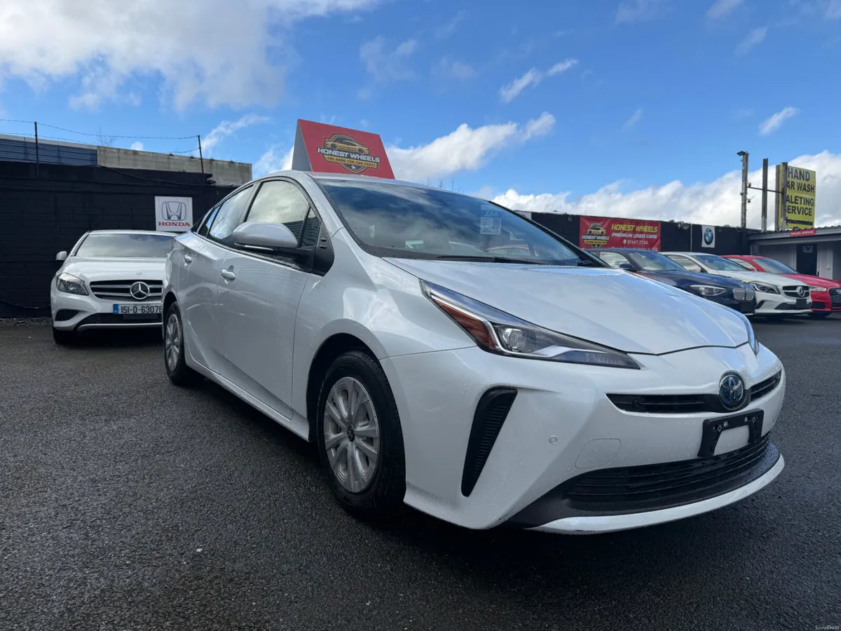 2022 Toyota Prius 1.8 Hybrid - Image 2