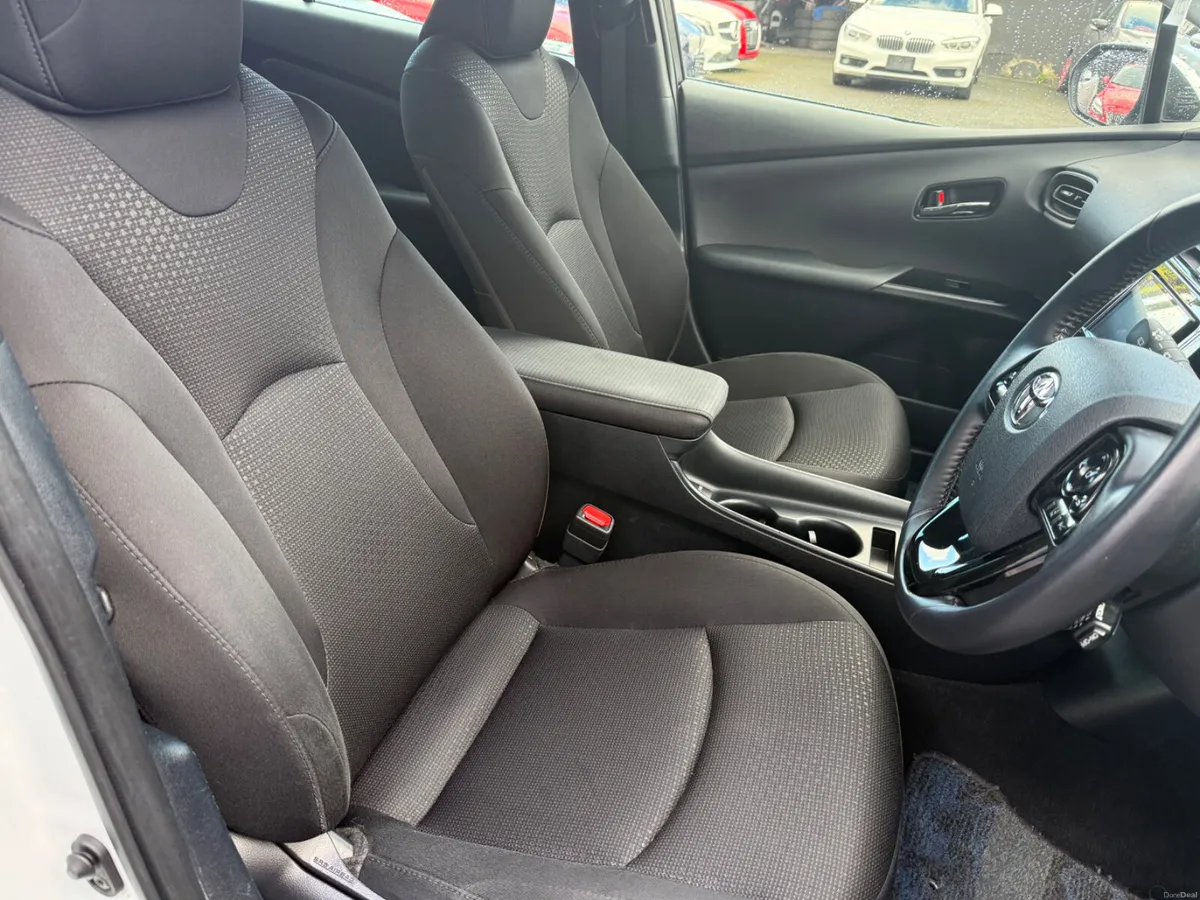 2022 Toyota Prius 1.8 Hybrid - Image 4