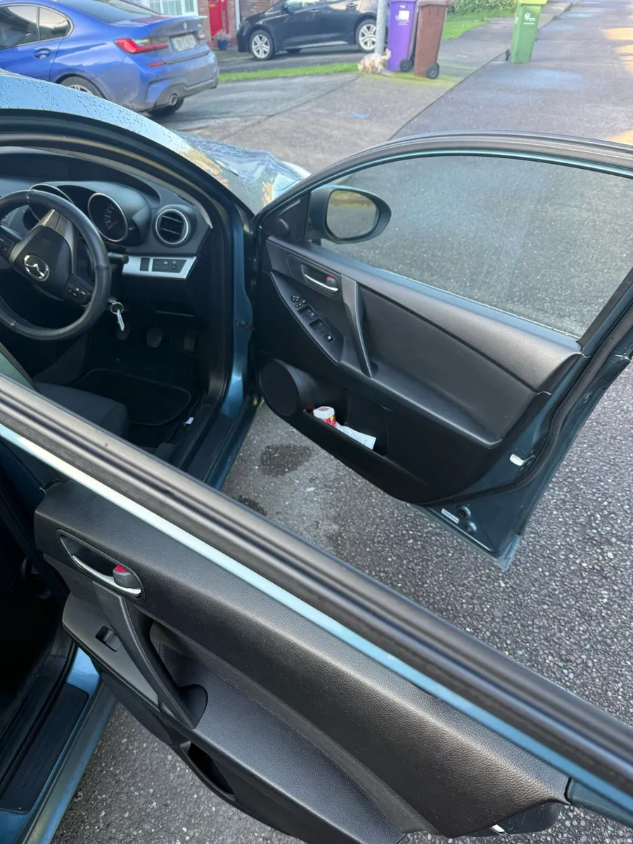 Mazda 3 2010 - Image 2