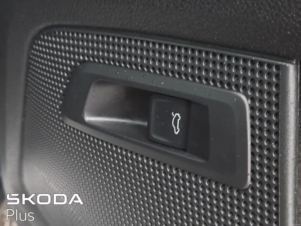 Skoda Kodiaq **FULL LEATHER**SAT-NAV**HEATED SEATS - Image 3