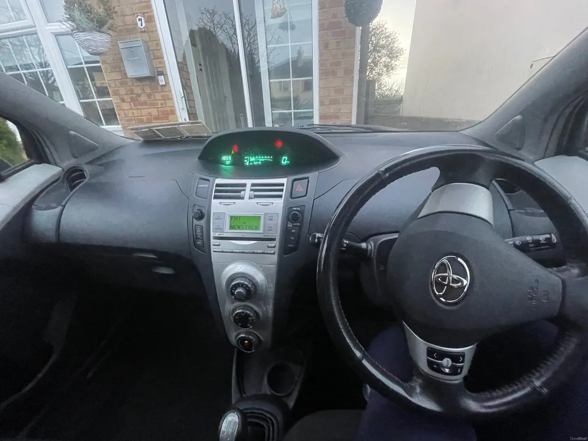 Toyota Yaris 2006 - Image 4