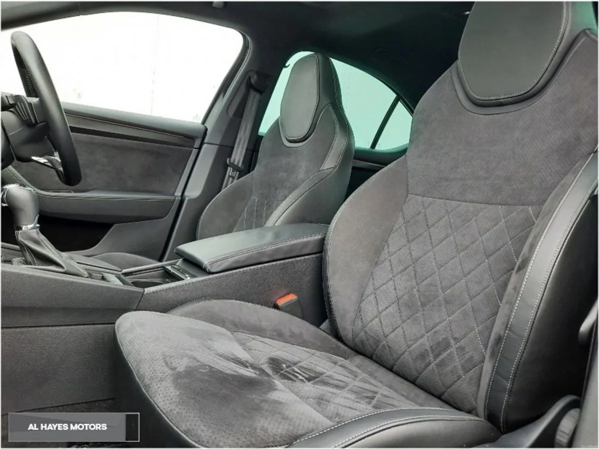 Skoda Superb **BLACK PACK EDITION**SUPERB SPT 2.0T - Image 4