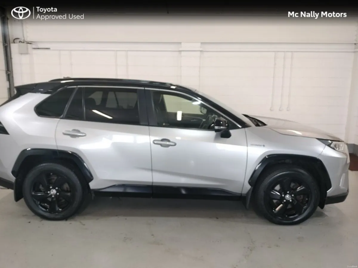 Toyota RAV4 HYBRID SPORT LEATHER HEATED SEATS ADDI - Image 4