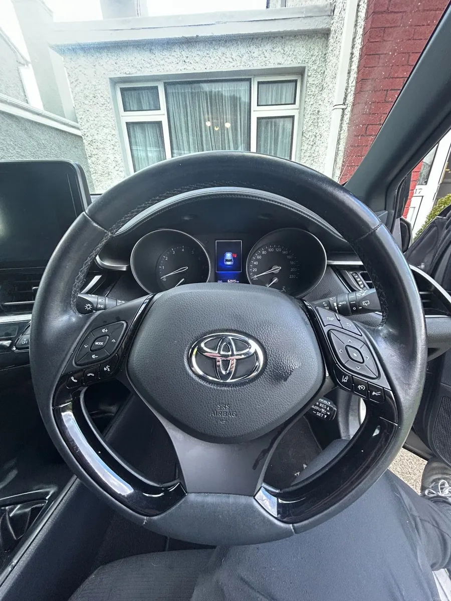 Toyota C-HR 2017 - Image 3