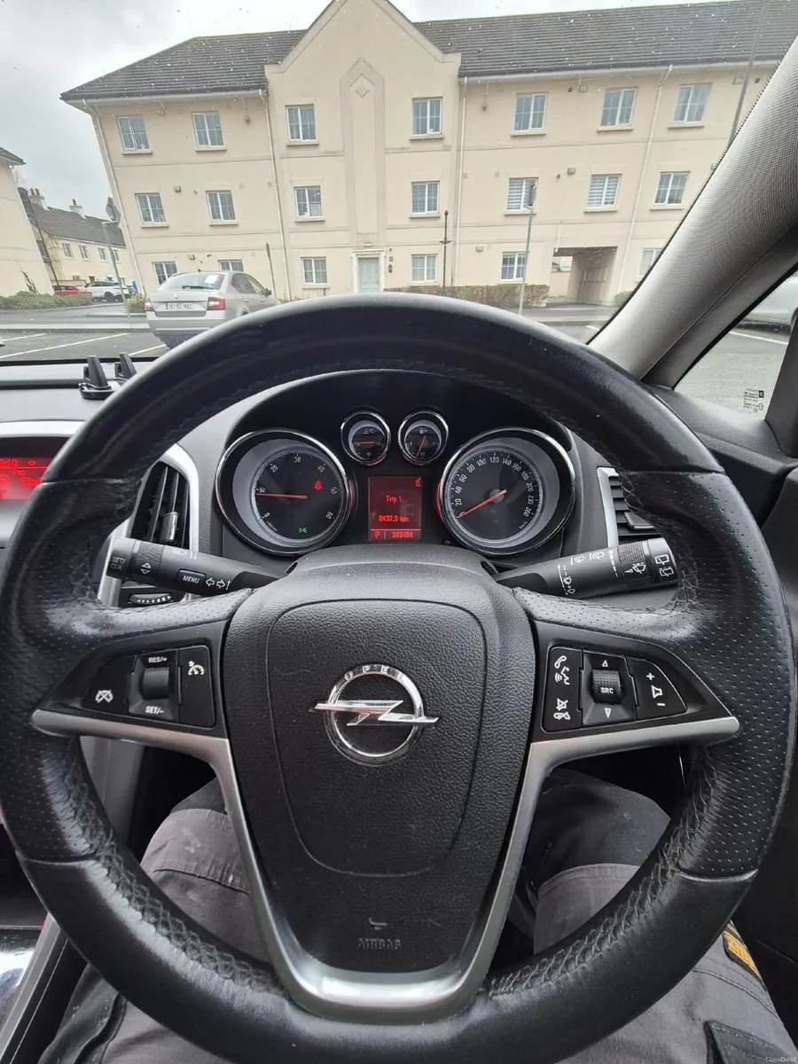 Opel Astra 2010 - Image 3