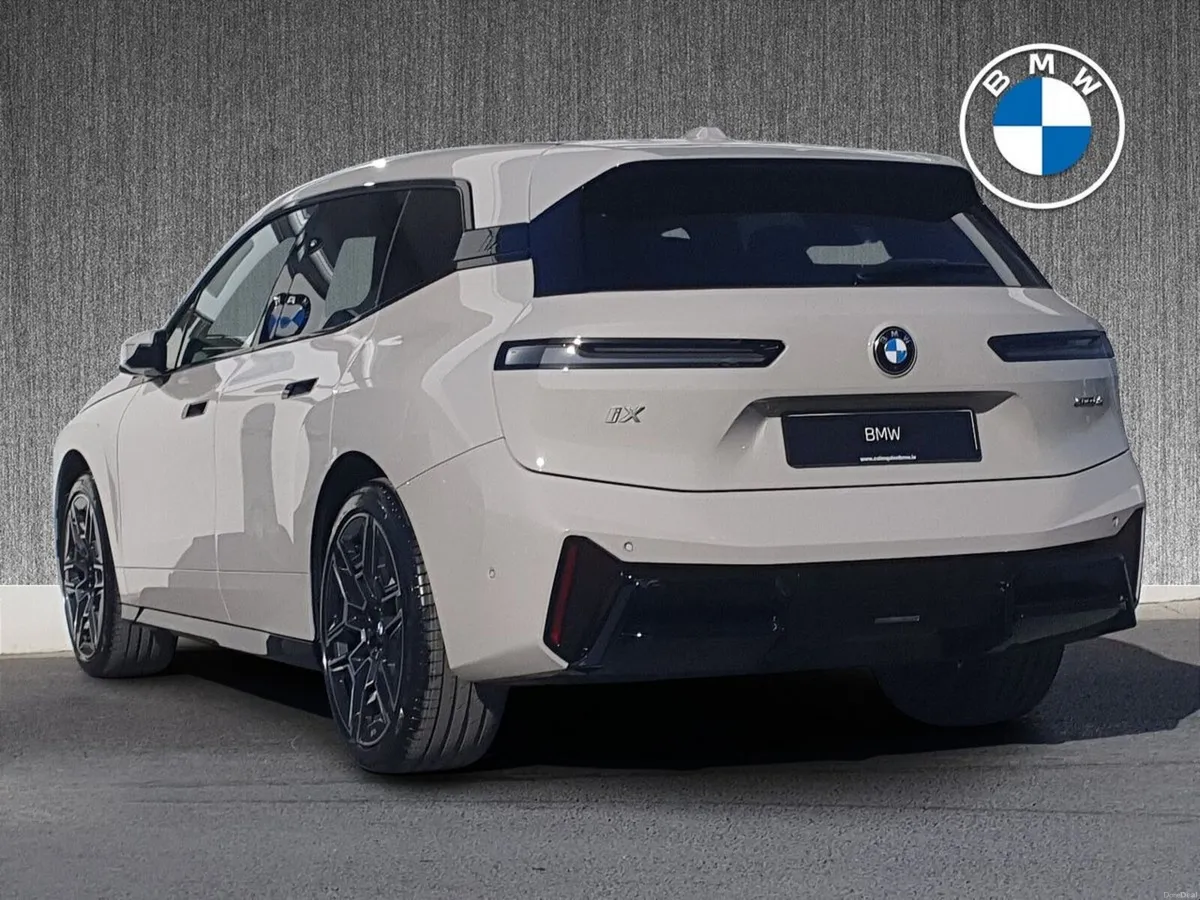 BMW iX xDrive45 M Sport - Image 3
