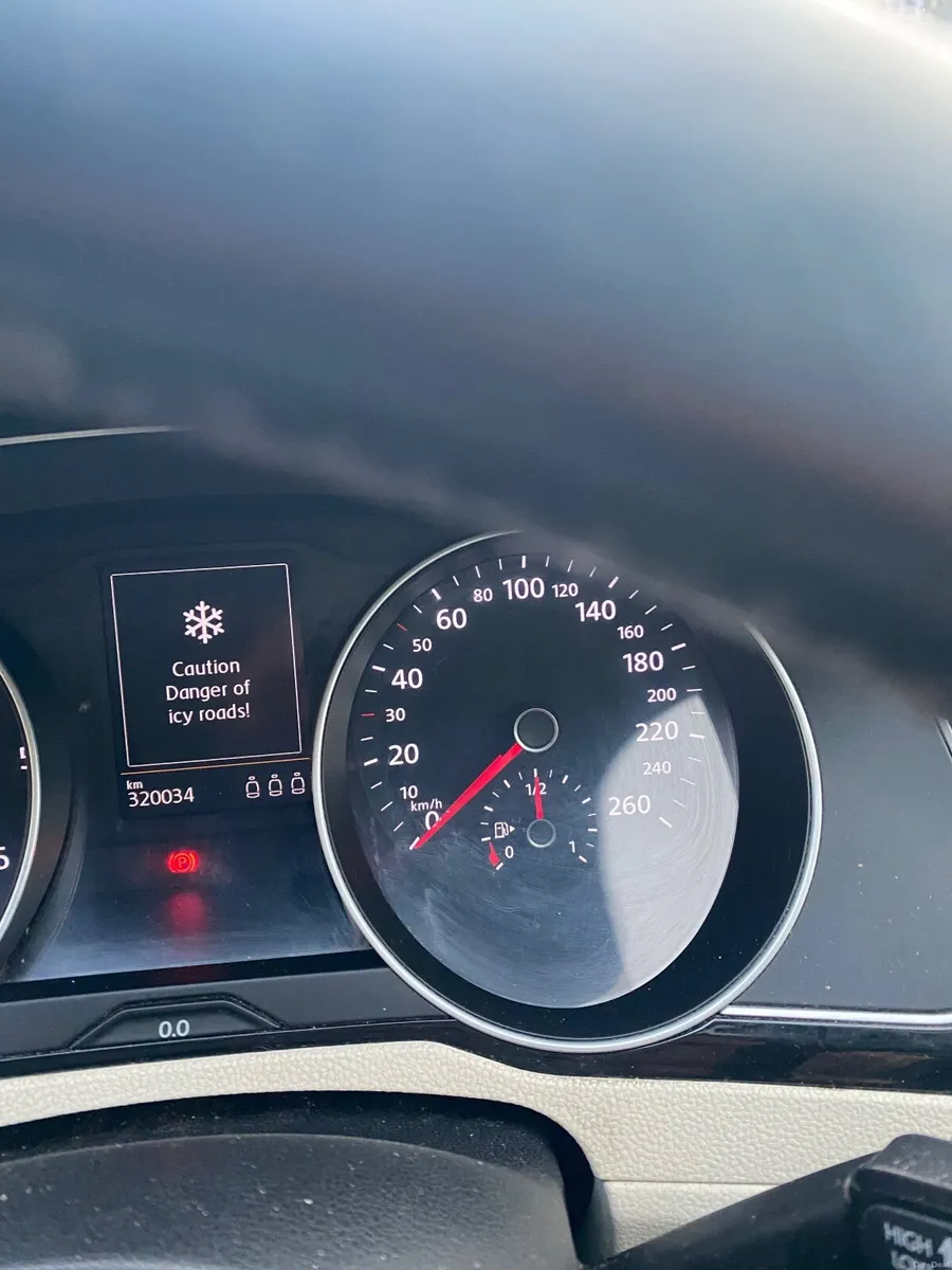 Volkswagen Passat 2015 - Image 3