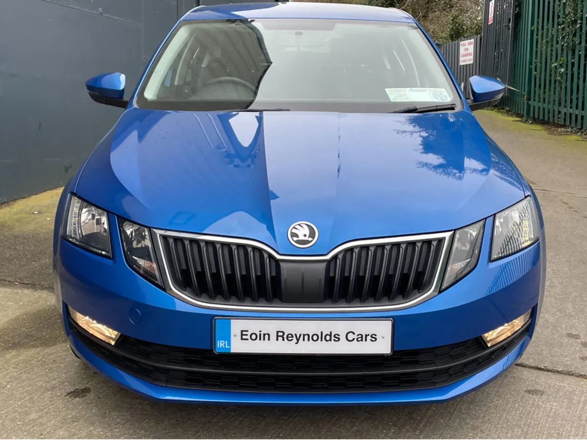 Skoda Octavia 1.0 TSI 115HP 4DR VERY LOW KMS! - Image 3